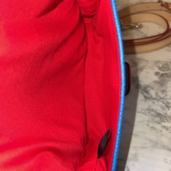 Dooney & Bourke handbag with shoulder strap, key chain, and small coin holder. - Picture 11 of 16